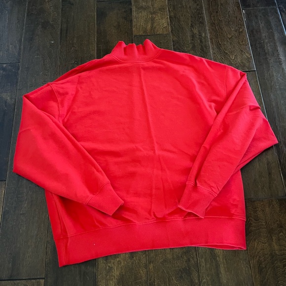 Sweatshirt